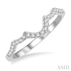 1/6 Ctw Curved Round Cut Diamond Wedding Band in 14K White Gold