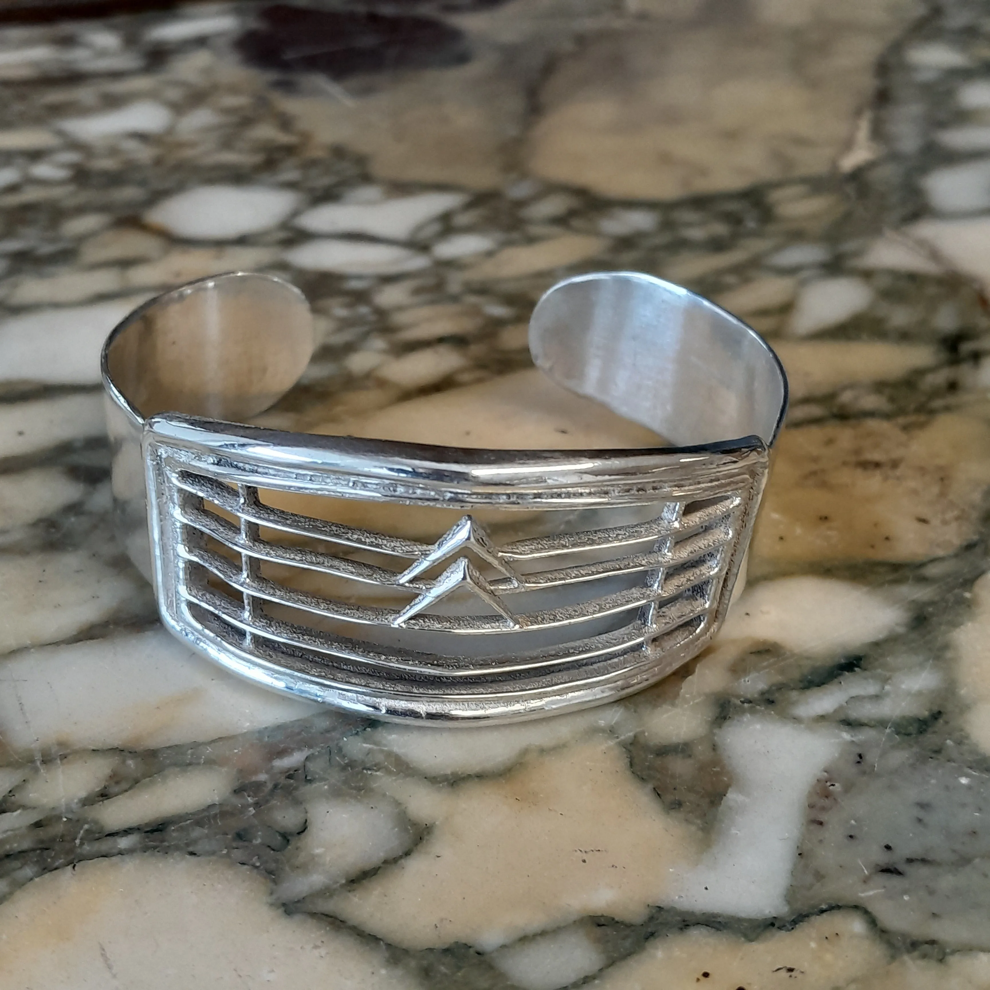 2cv grill bracelet