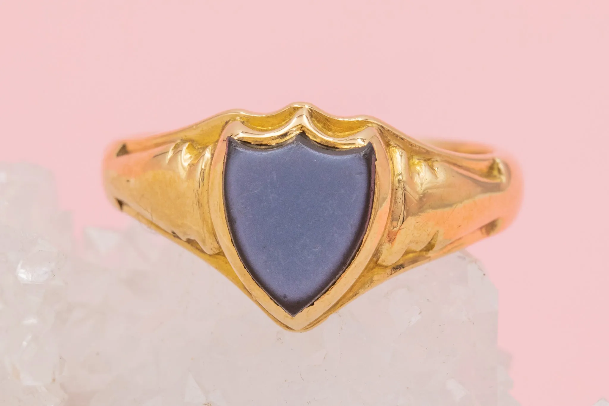 Antique 18ct Gold Agate Shield Signet Ring, 4.6g