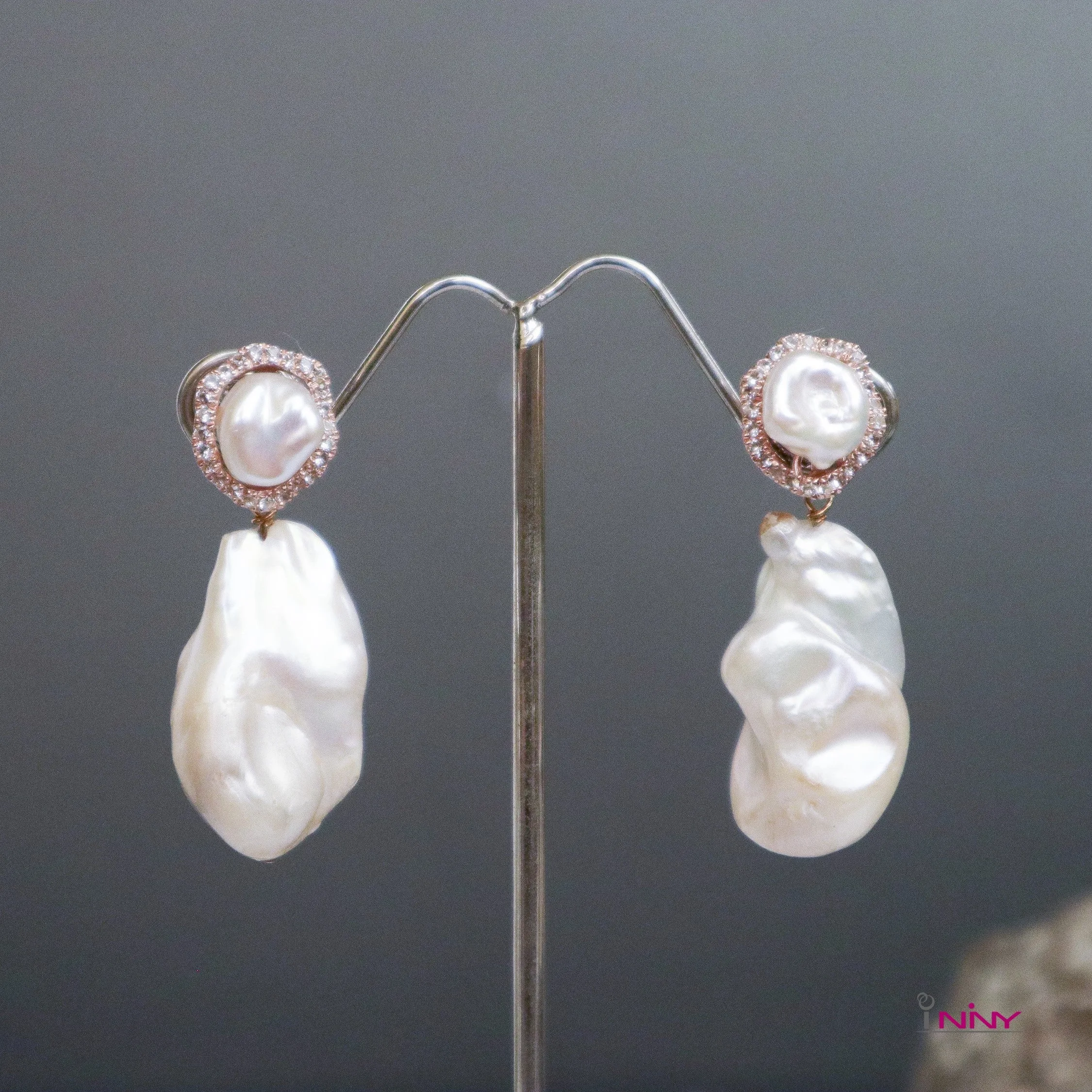 Fresh Pearl with White Sapphire