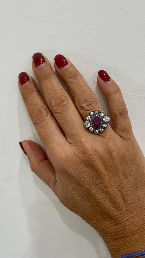 Late 19th century 2.05 Carat Ruby Diamond Gold Cluster Ring