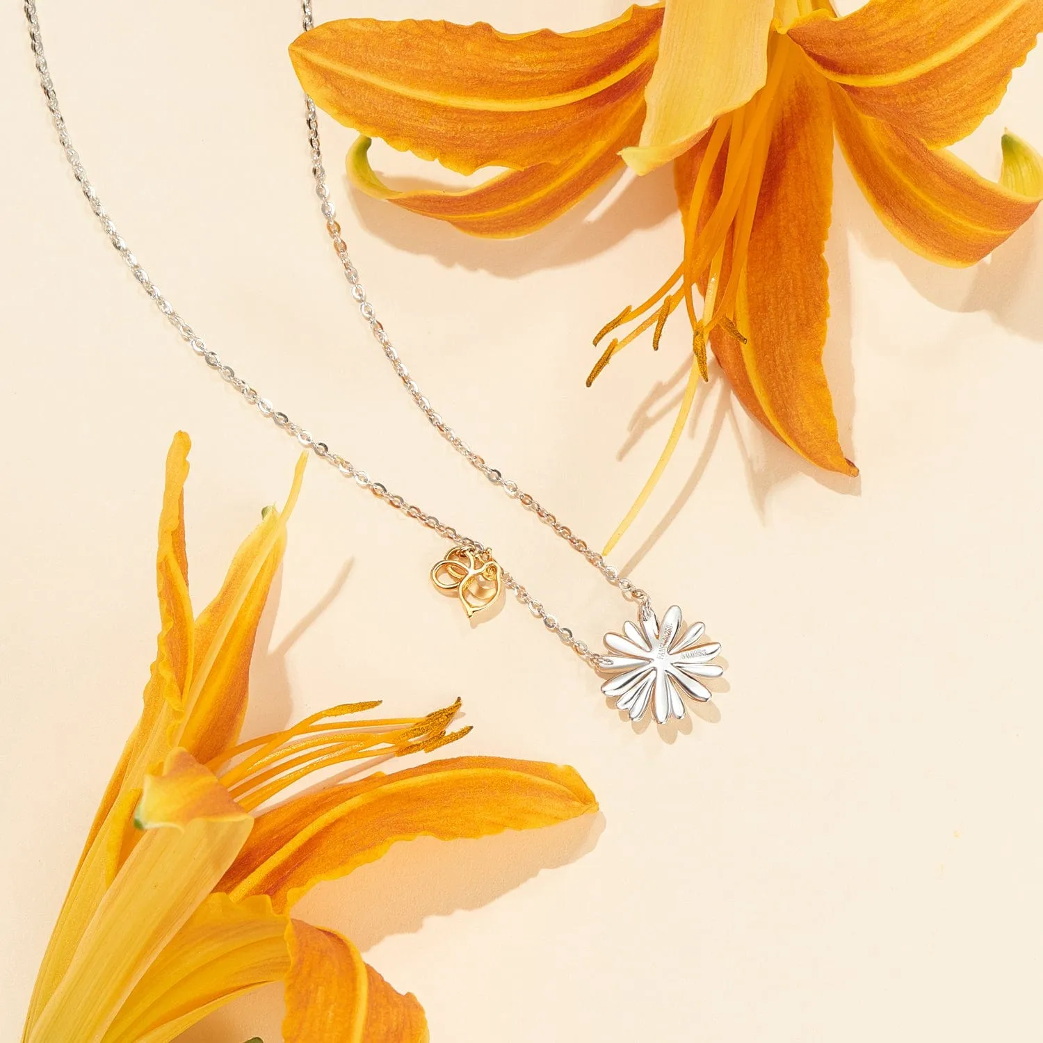 "Daisy" Daisy Bee Sapphire 18K White Gold Necklace