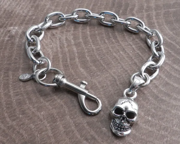 Skull Pendant on Link Chain bracelet  8"